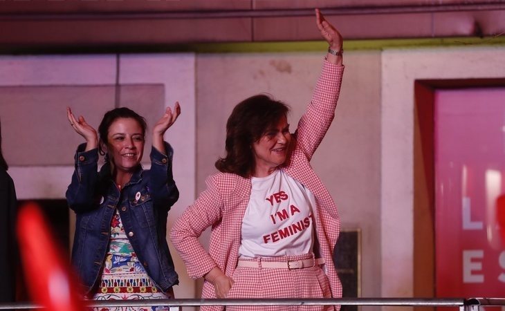 La vicepresidenta Carmen Calvo, protagonista de la noche electoral con el look más feminista