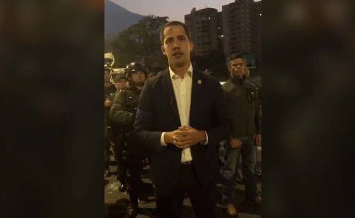 Leopoldo López, recién liberado y Juan Guaidó, con el apoyo del Ejército, inician la fase final de la 'Operación Libertad' contra Maduro
