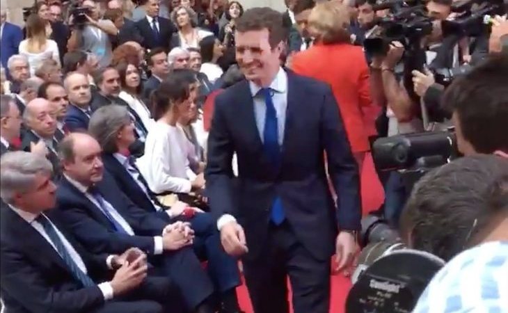 Casado evita saludar al 'tránsfuga' Garrido tras la debacle del 28A