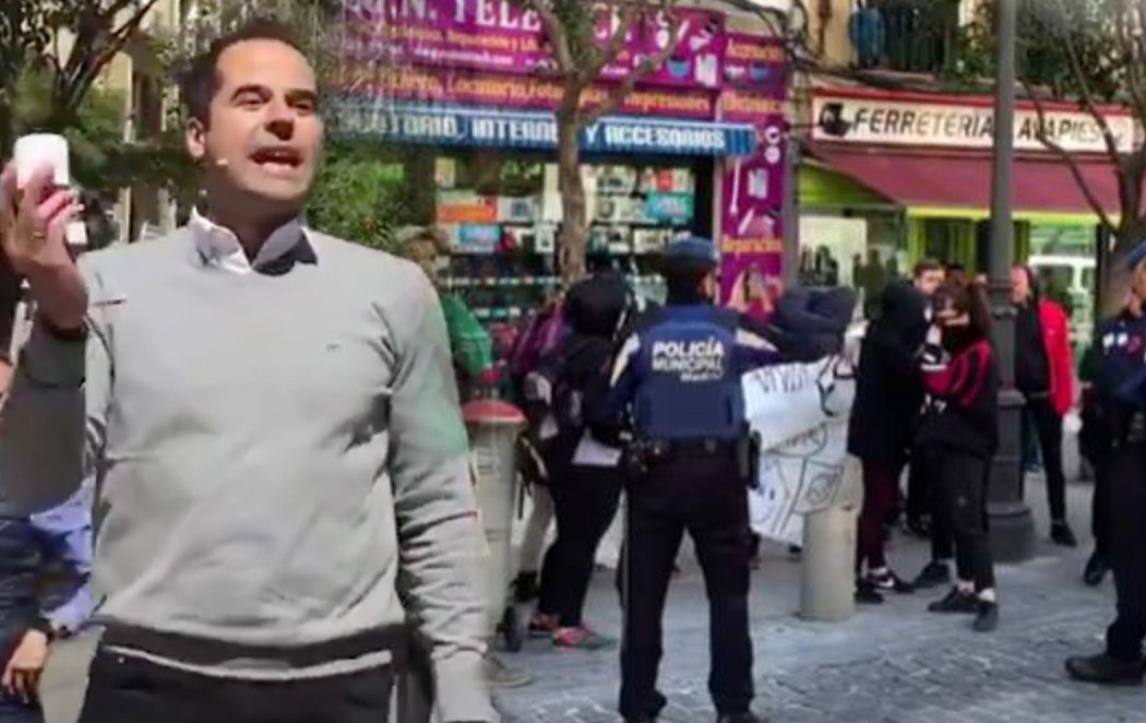 Boicotean un acto de Ciudadanos en Lavapiés: "¡Fuera, fascistas!"