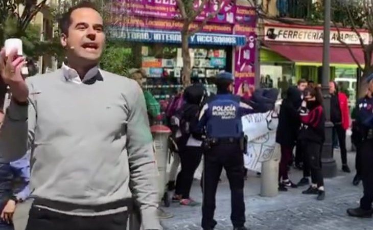 Boicotean un acto de Ciudadanos en Lavapiés: "¡Fuera, fascistas!"