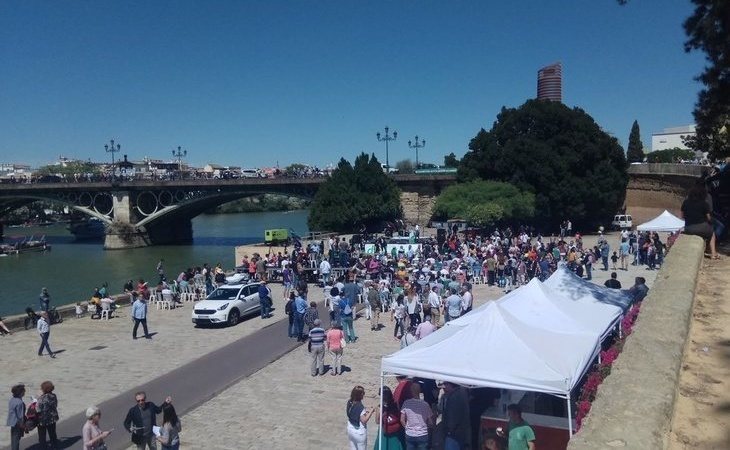 Iglesias 'pincha' en un mitin en Sevilla en el que vuelve a reclamar ministerios a Sánchez