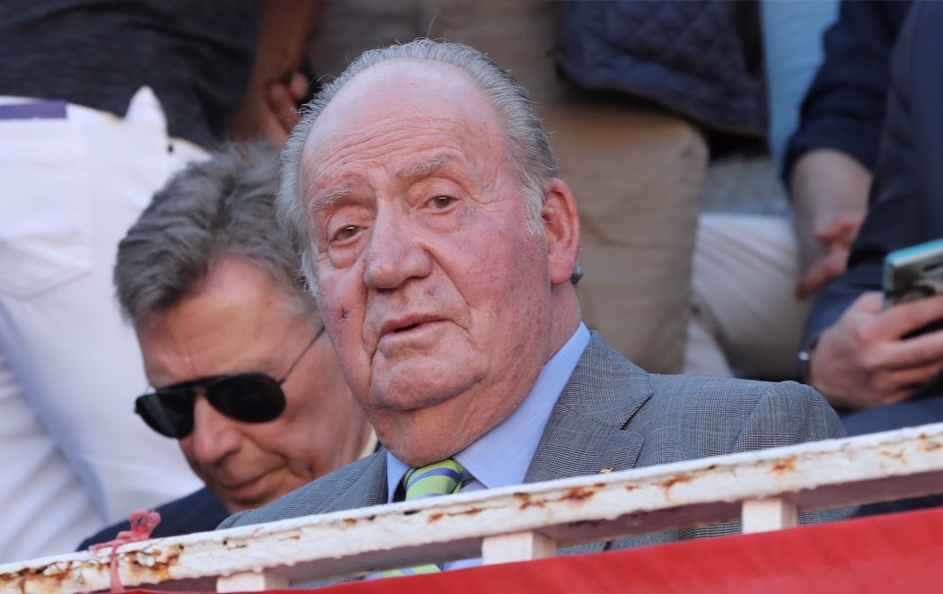 El Rey Juan Carlos reaparece en una corrida de toros tras anunciar su retirada de la vida pública