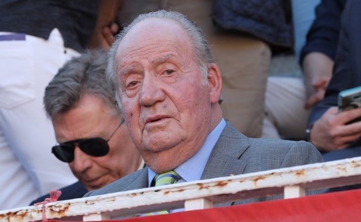 El Rey Juan Carlos reaparece en una corrida de toros tras anunciar su retirada de la vida pública