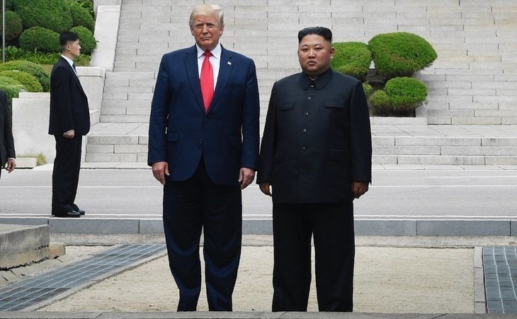 Trump se convierte en el primer presidente de EEUU que pisa suelo norcoreano