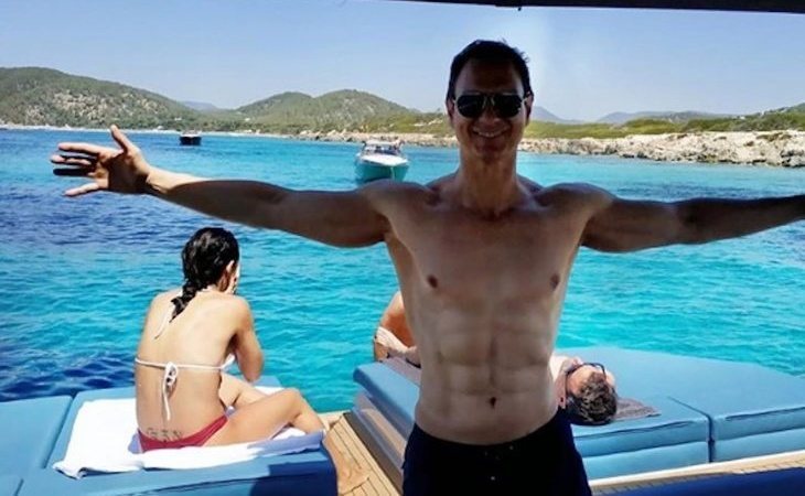 Los abdominales de Javier Cárdenas se hacen virales en las redes sociales