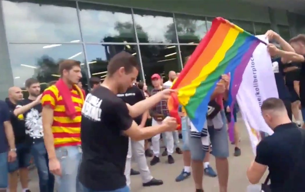 La extrema derecha vuelve a sembrar el caos y ataca el Orgullo LGTBI en Polonia