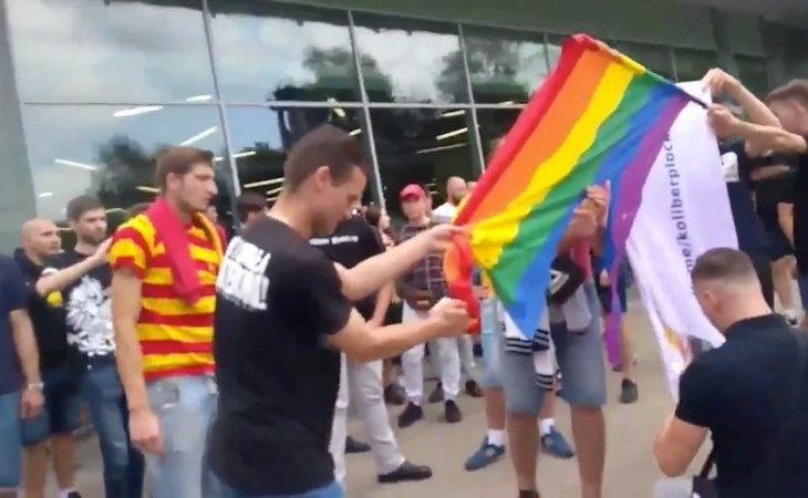 La extrema derecha vuelve a sembrar el caos y ataca el Orgullo LGTBI en Polonia