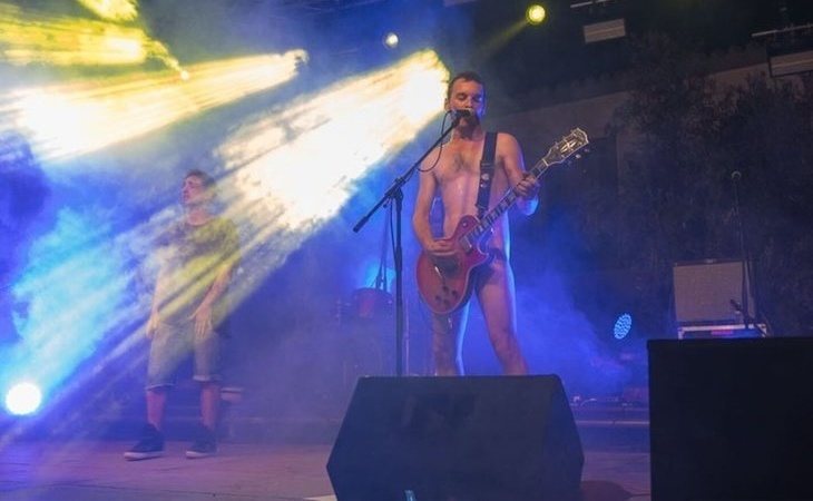 Polémica por un concierto nudista en Formentera en honor a los presos independentistas