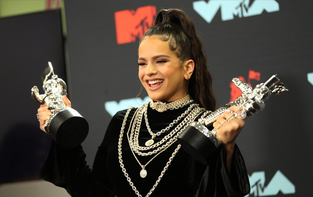 Rosalía se convierte en la primera artista española en ganar un MTV Music Award