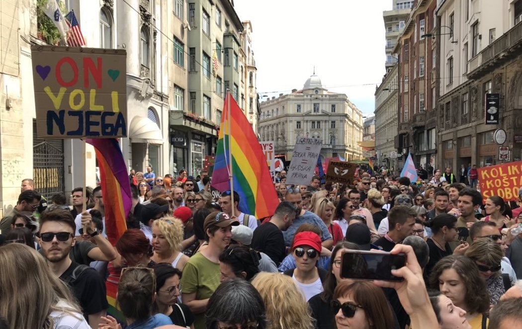 Bosnia celebra su primer Orgullo LGTBI en medio de fuertes medidas de seguridad