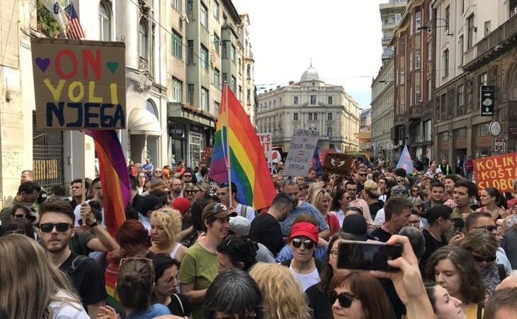 Bosnia celebra su primer Orgullo LGTBI en medio de fuertes medidas de seguridad