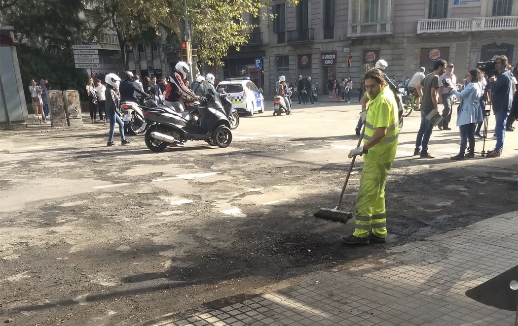 Barcelona muestra las consecuencias de los destrozos tras cinco noches de disturbios