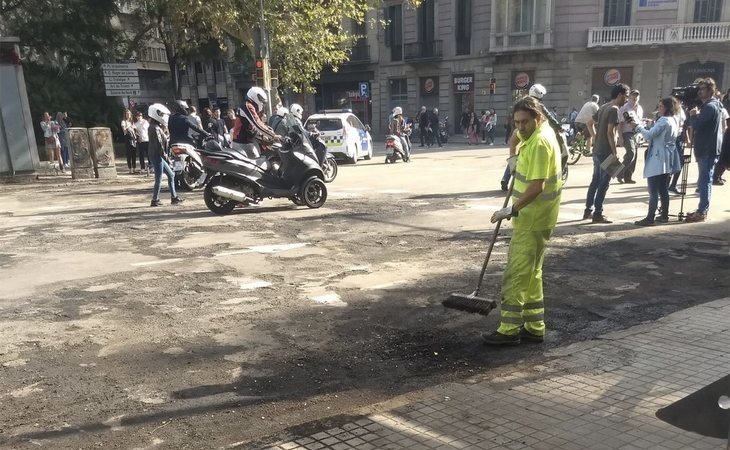 Barcelona muestra las consecuencias de los destrozos tras cinco noches de disturbios