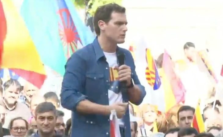 Mitin de Rivera ante la sede de la Generalitat: "Quiero ser presidente para meter en la cárcel a los que intenten romper este país"