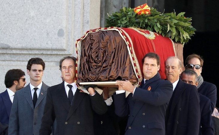 Franco abandona el Valle de los Caídos 44 años después de su muerte