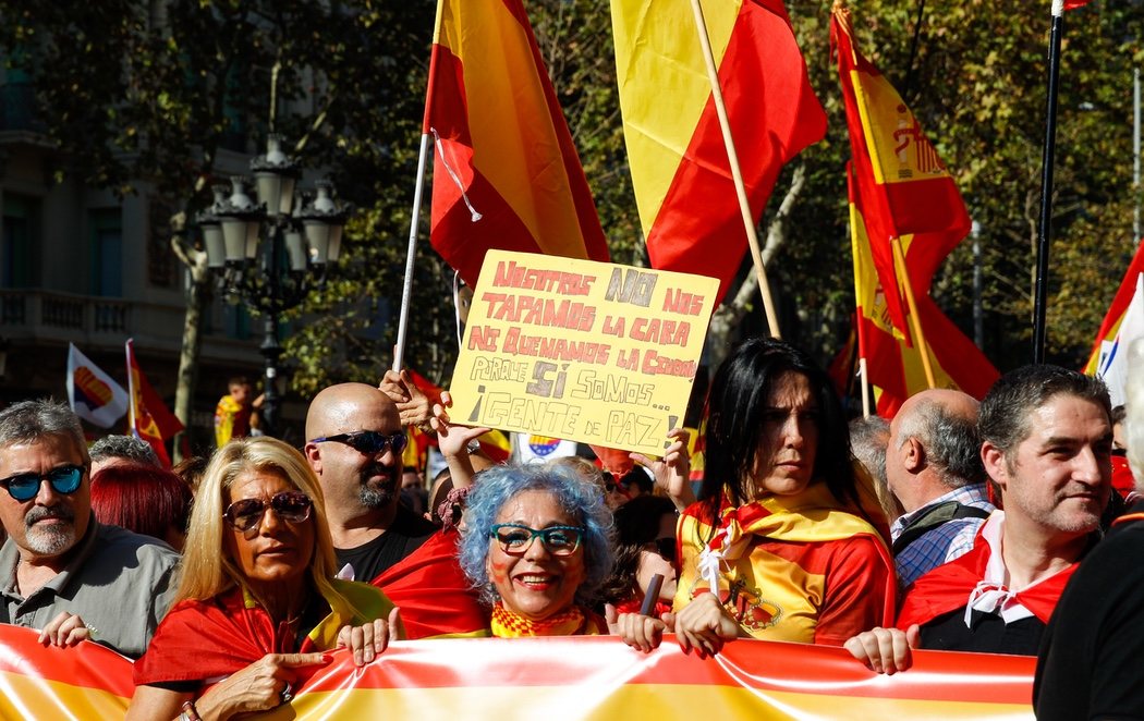 "Nosotros también somos Cataluña": multitudinaria manifestación constitucionalista en Barcelona