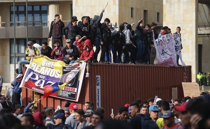La ola de protestas violentas en Bogotá desata una ola de racismo contra los venezolanos refugiados