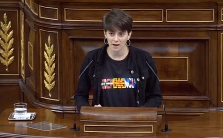 Primera polémica de la legislatura: la diputada más joven 'cuela' a los presos del procés en el Congreso