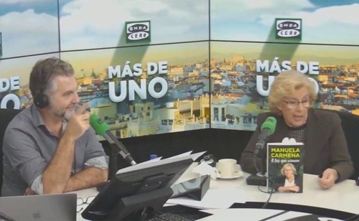 El pedo que interrumpe la entrevista de Carlos Alsina a Manuela Carmena