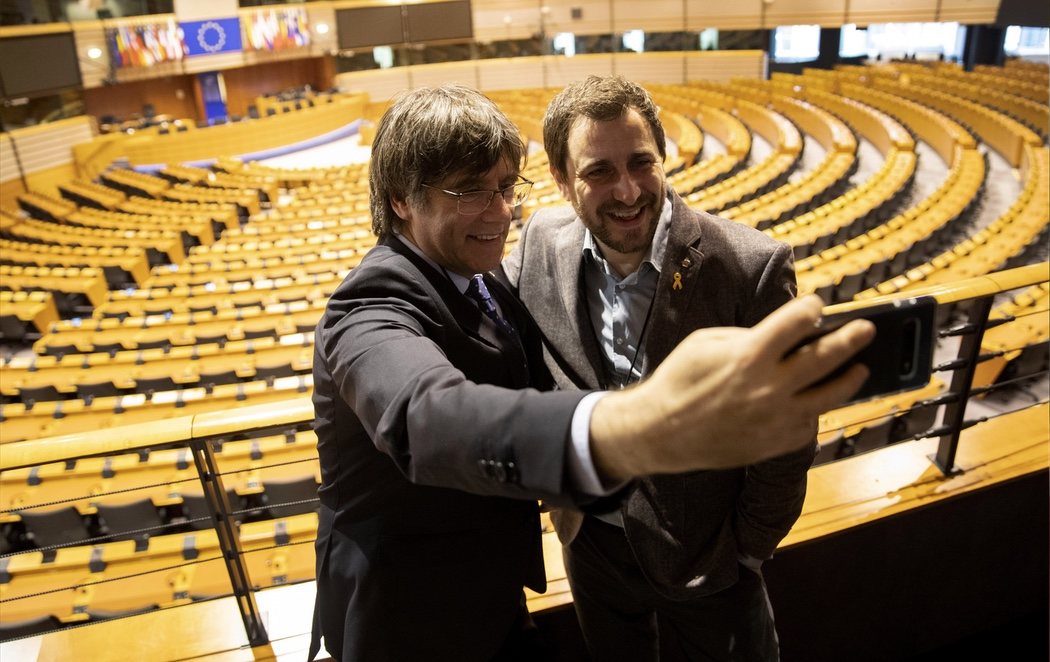 Puigdemont y Comín recogen su acreditación como eurodiputados