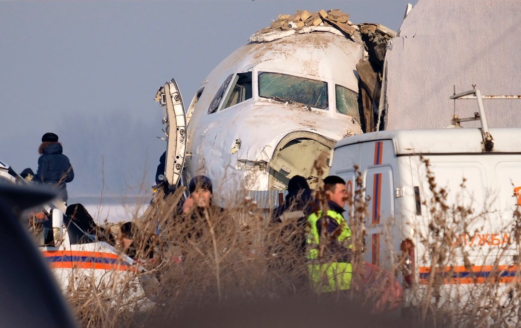 Al menos una docena de muertos en un accidente aéreo en Kazajistán