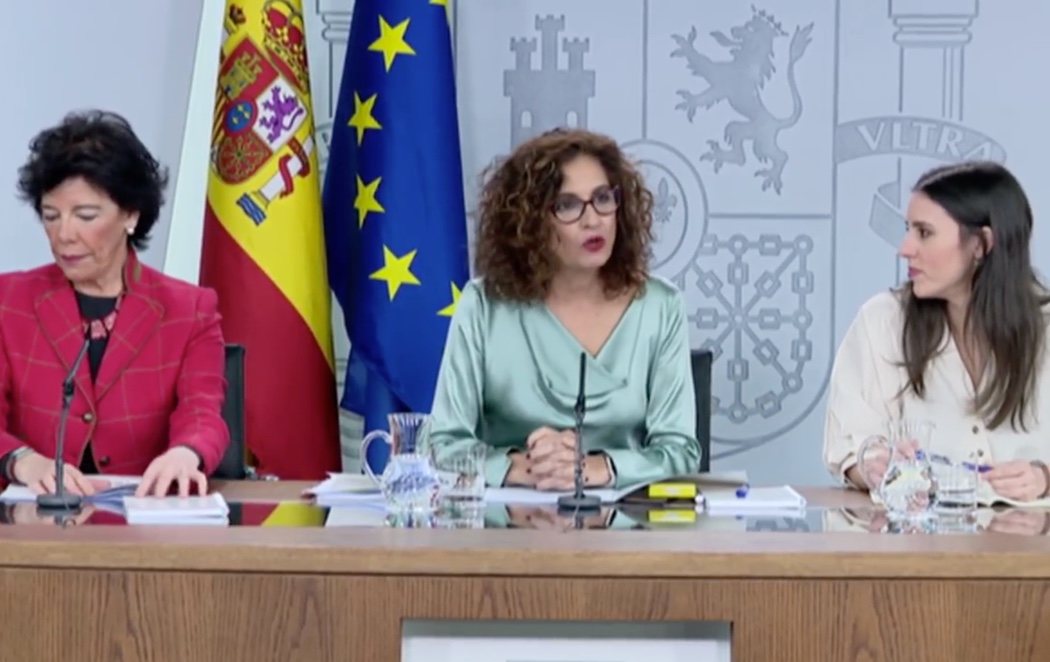 María Jesús Montero se estrena como ministra portavoz con el recurso al pin parental