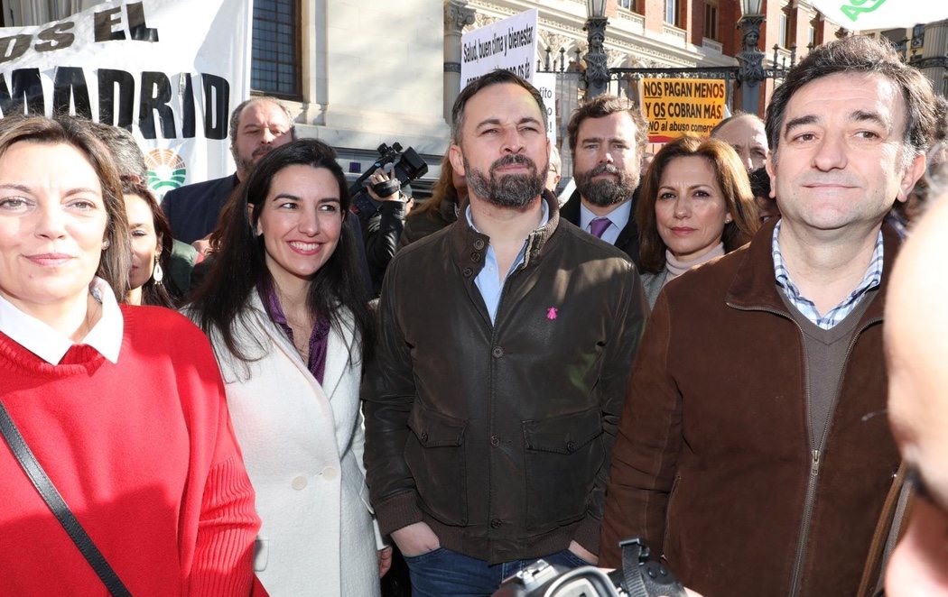 VOX, expulsado por los propios agricultores tras intentar apropiarse de su manifestación