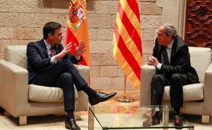 Sánchez se reúne con Torra y acuerda celebrar la primera mesa de diálogo este mes de febrero