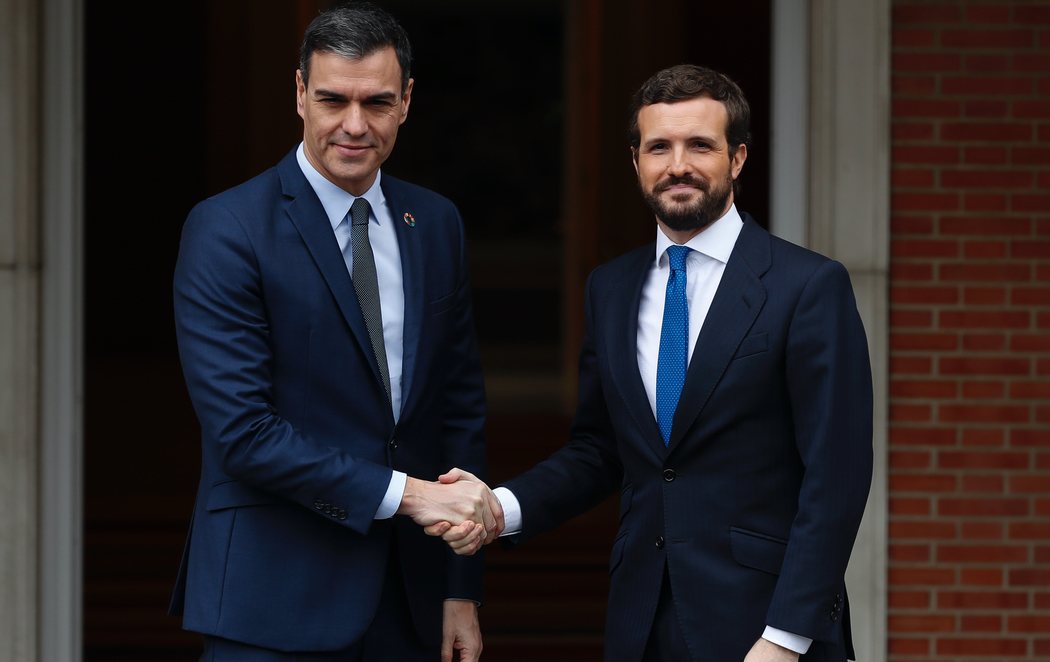 Reunión entre Pedro Sánchez y Pablo Casado en mitad de la tensión entre PSOE y PP