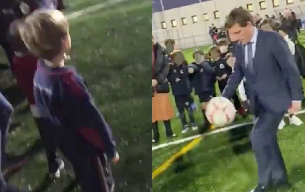 José Luís Martínez-Almeida da un balonazo a un niño inaugurando un campo