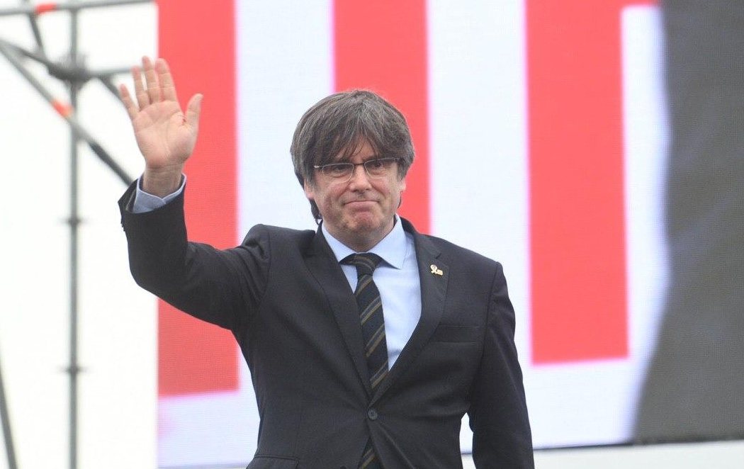 Puigdemont abre la precampaña con un multitudinario mitin en Perpiñán