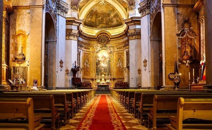 Las iglesias de Madrid, vacías por el coronavirus a pesar de mantener misas