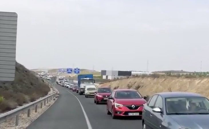 La Guardia Civil interviene en Granada más de 200 coches en un atasco dirigido hacia la playa