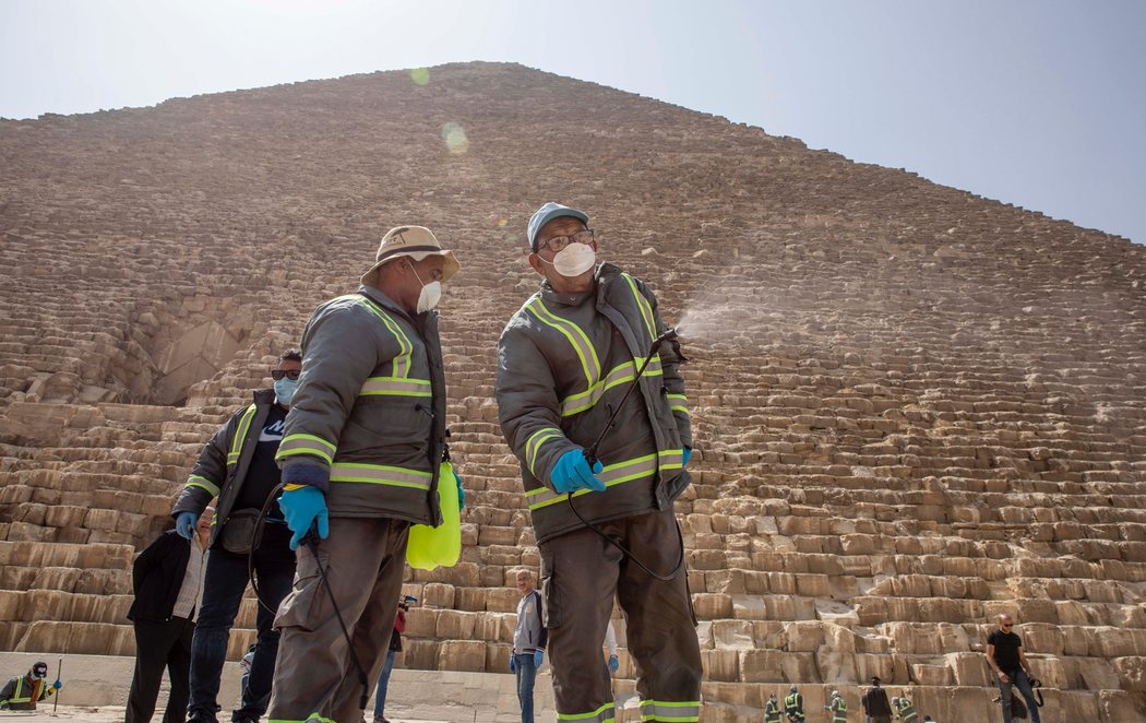 Egipto fumiga sus pirámides para desinfectarlas frente al coronavirus