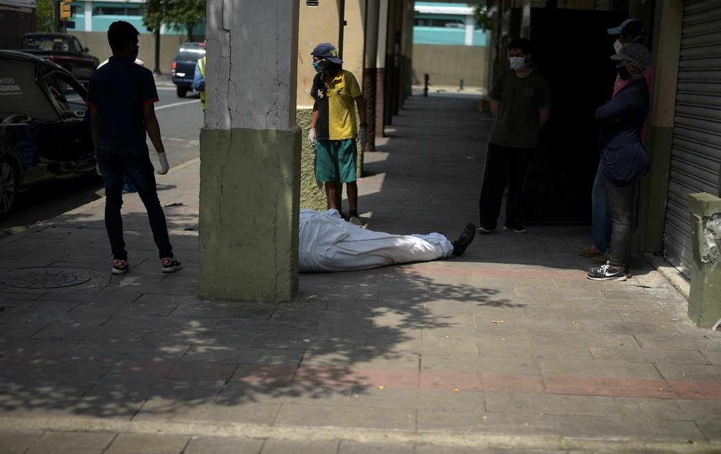 Emergencia en Guayaquil por el coronavirus: los cuerpos se acumulan en las calles