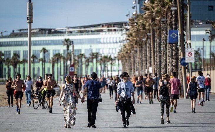 Aglomeraciones en varias ciudades durante las primeras horas de salida a la calle