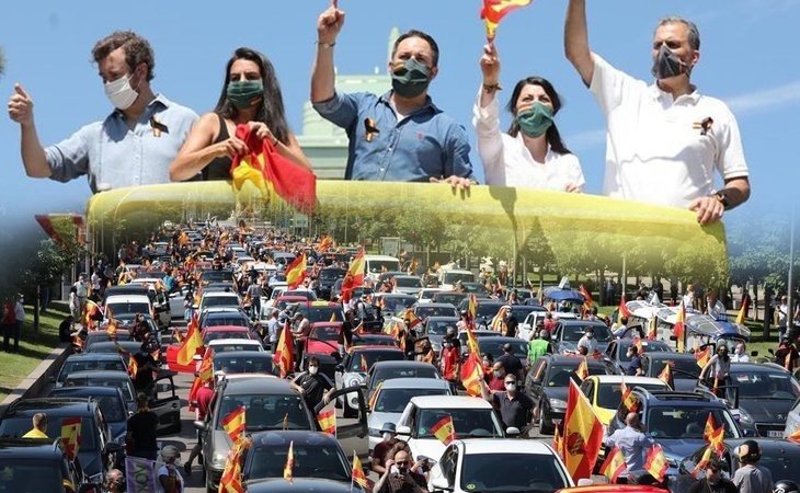 La extrema derecha se monta una cabalgata en la protesta de VOX contra el Gobierno