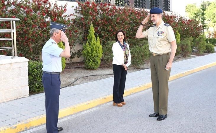 El rey se reúne con los militares: "Somos un gran país que sabe vencer dificultades"