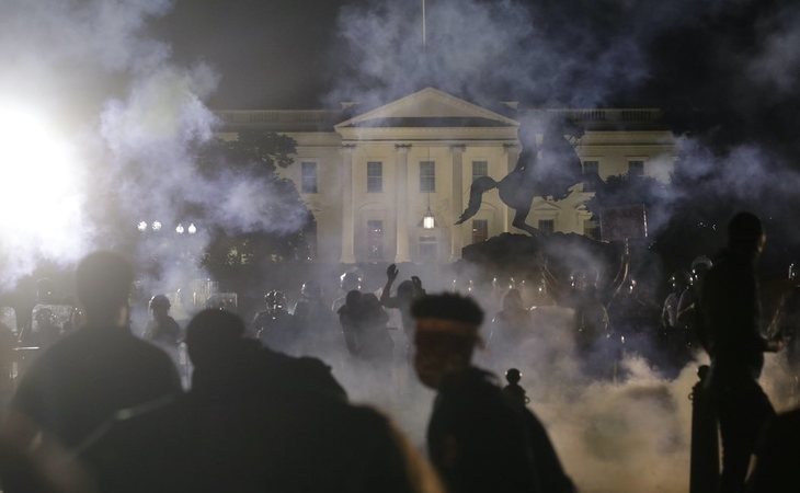 Donald Trump, escondido en el búnker de la Casa Blanca por los disturbios frente a su residencia