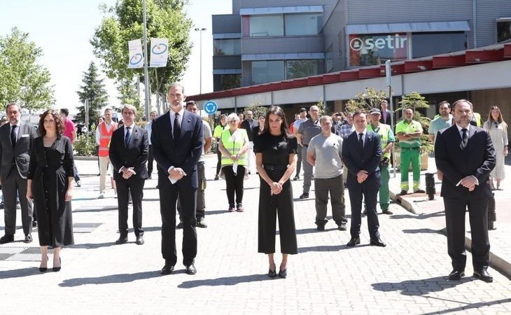 Minuto de silencio por las víctimas del coronavirus en el último día de luto oficial