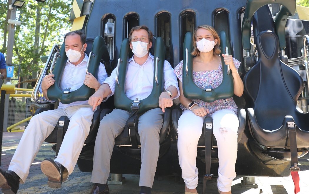 Almeida, de visita en el Zoo, Parque de Atracciones y Teleférico con mascarilla