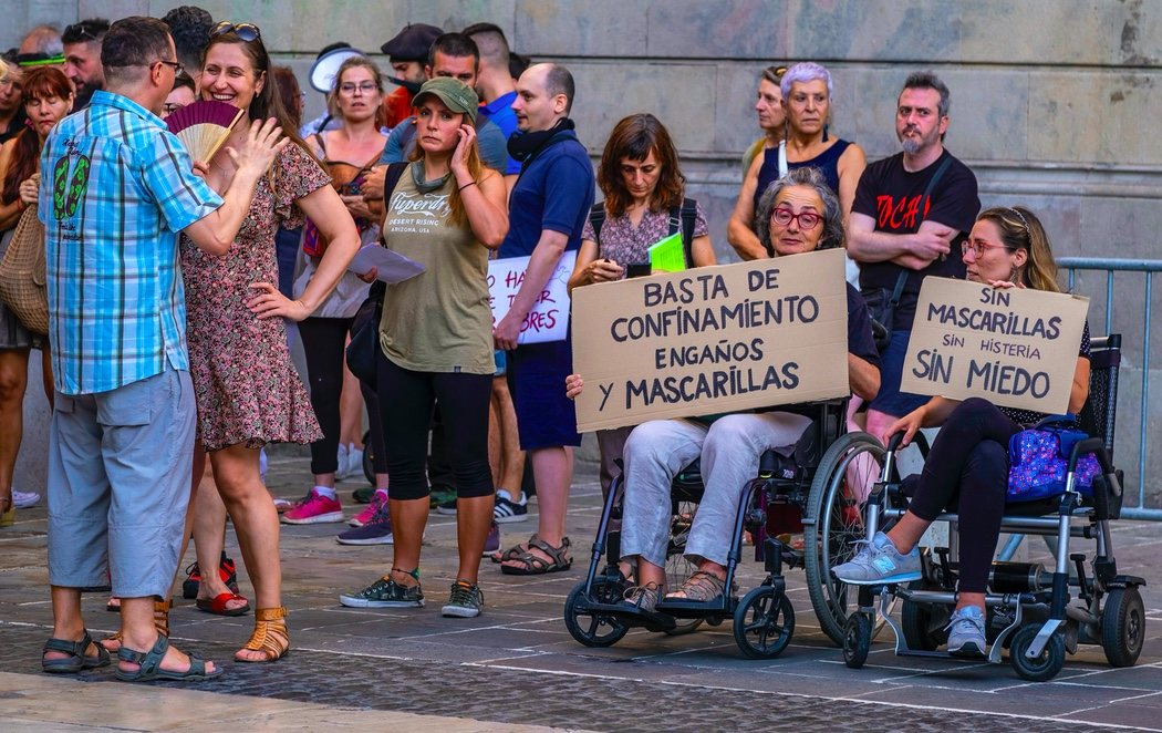 Manifestantes antimascarilla y antivacunas se concentran en el centro de Barcelona en pleno rebrote