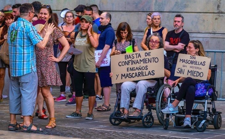 Manifestantes antimascarilla y antivacunas se concentran en el centro de Barcelona en pleno rebrote