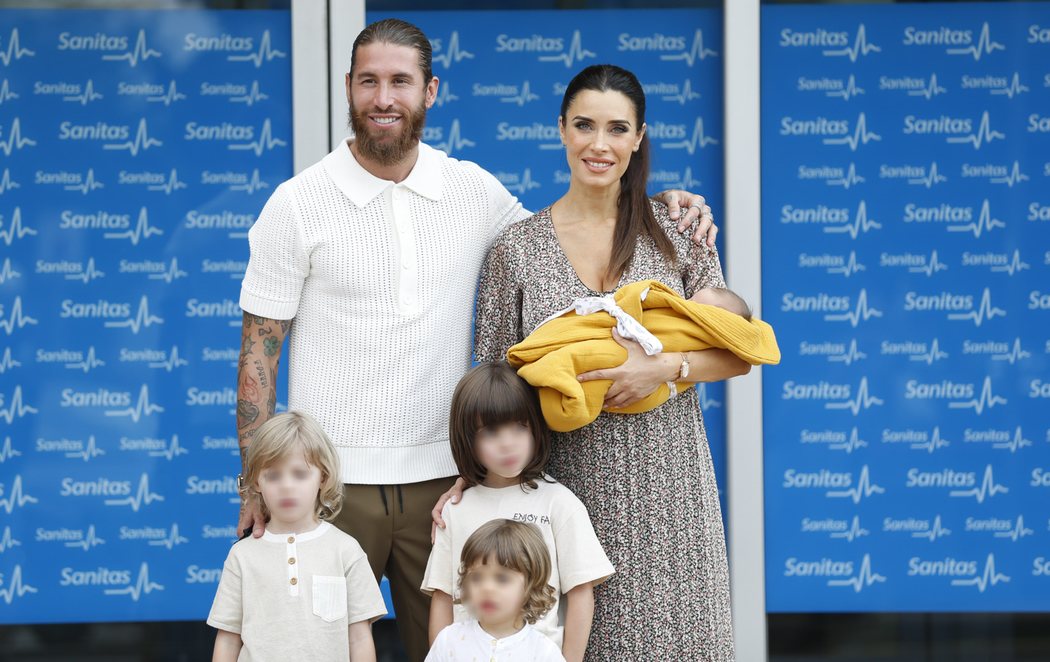 Pilar Rubio y Sergio Ramos abandonan el hospital con su cuarto hijo, Máximo Adriano, en brazos