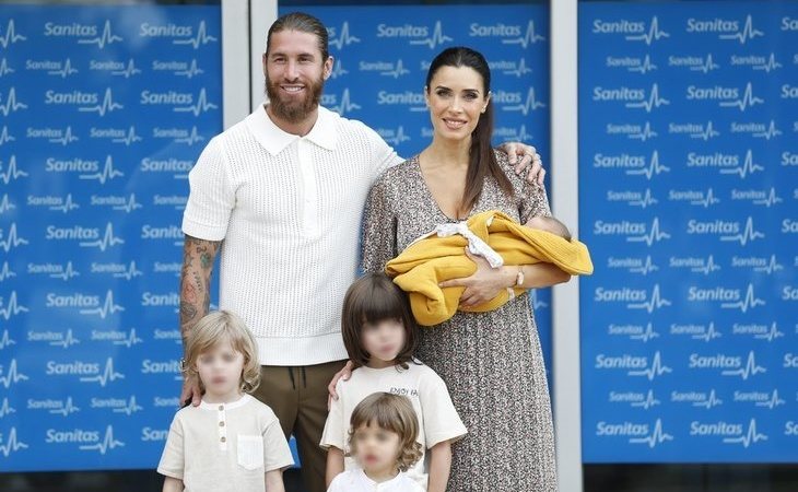 Pilar Rubio y Sergio Ramos abandonan el hospital con su cuarto hijo, Máximo Adriano, en brazos