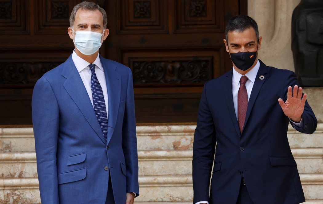 Felipe VI recibe a Pedro Sánchez en Mallorca en su primer encuentro tras la marcha de España de Juan Carlos I