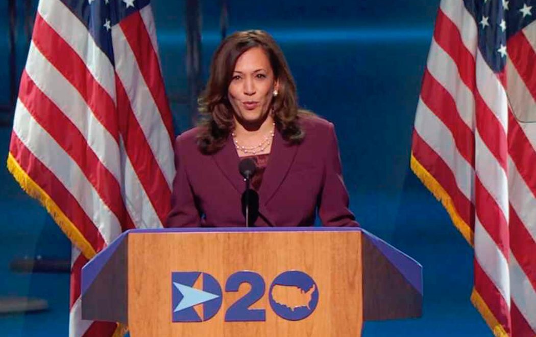 Kamala Harris acepta oficialmente la nominación demócrata a la Vicepresidencia de EEUU y hace historia