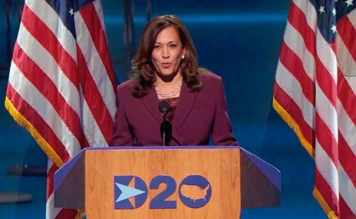 Kamala Harris acepta oficialmente la nominación demócrata a la Vicepresidencia de EEUU y hace historia