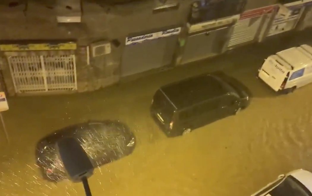 La Dana azota el Mediterráneo con inundaciones, caídas de árboles y cortes en trenes